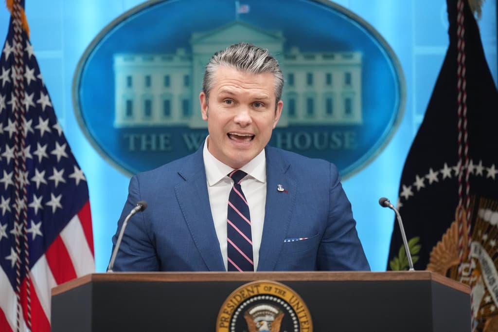 Alto el fuego en Irán: Hegseth comparece ante los medios después de que Trump amenazara con aranceles del 50% a países que  vendan armas a Teherán