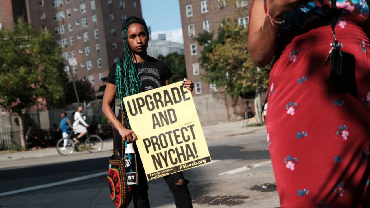 La crisis de vivienda asequible en la Ciudad de Nueva York hace complicado el conseguir una vivienda a bajo costo. Por esta razón organizaciones tienen programas para ayudar a los neoyorquinos a aplicar a loterías y obtener un apartamento. Revísalas a continuación.