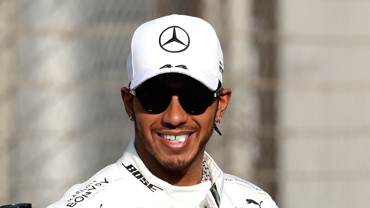 Lewis Hamilton, el piloto que ha ganados seis campeonatos, genera 54 millones de dólares. Ocupa la decimotercera posición en el conteo de Forbes.