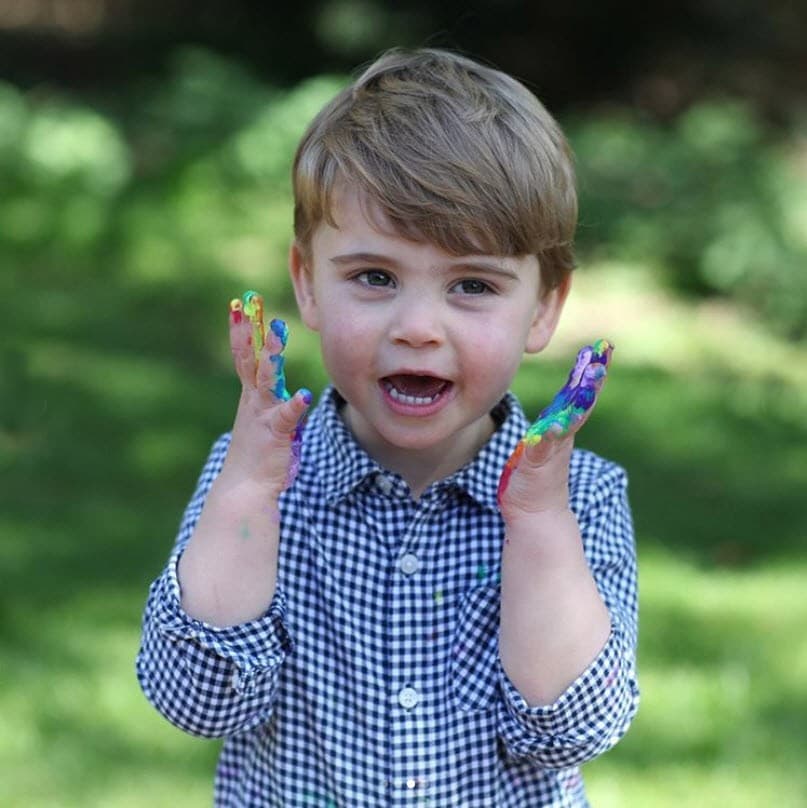 Los mensajes de felicitaciones no se hicieron esperar en la publicación. Sin embargo, muchos aprovecharon para comentar el gran
<b>parecido que el niño tiene con uno de sus familiares que no es de realeza.</b>
<br>