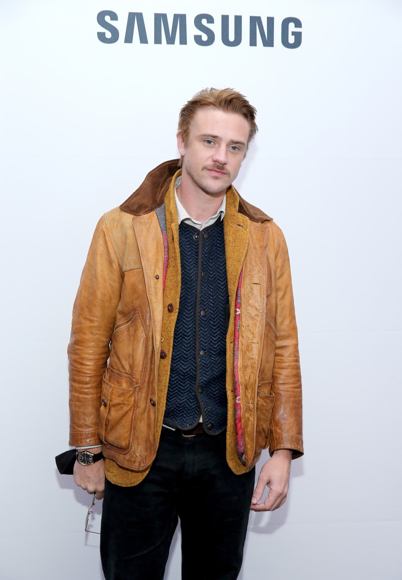 También es fotógrafo y escultor, su primera exposición la montó en Manhattan con el nombre de "Iscariot".