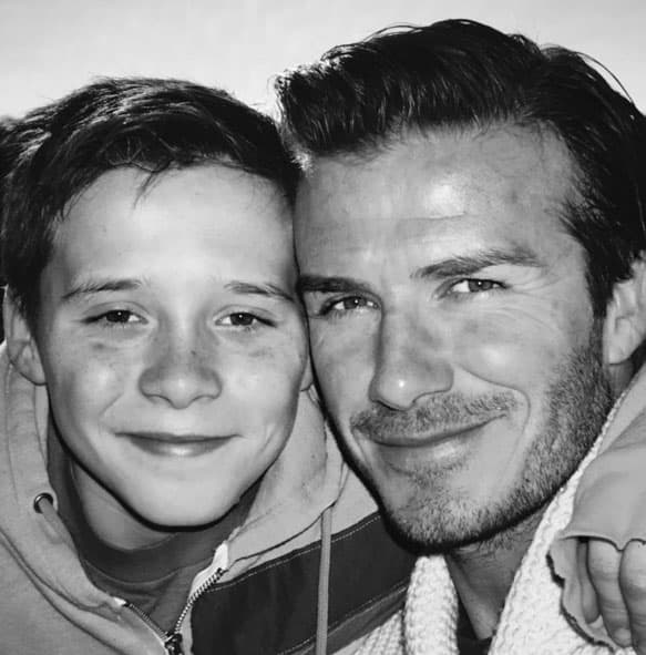 El hijo mayor de David y Victoria ya celebró sus 17 años y el mismo Beckham publicó esta foto celebrándolo.