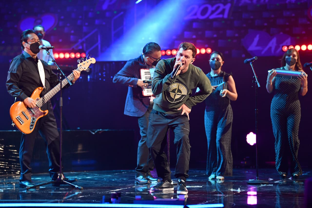 Por su parte, 
<b>Guaynaa</b> también nos dio una probadita de cómo conquistaría del escenario junto a 
<b>Los Ángeles Azules</b>, los grandes representantes de la cumbia mexicana.