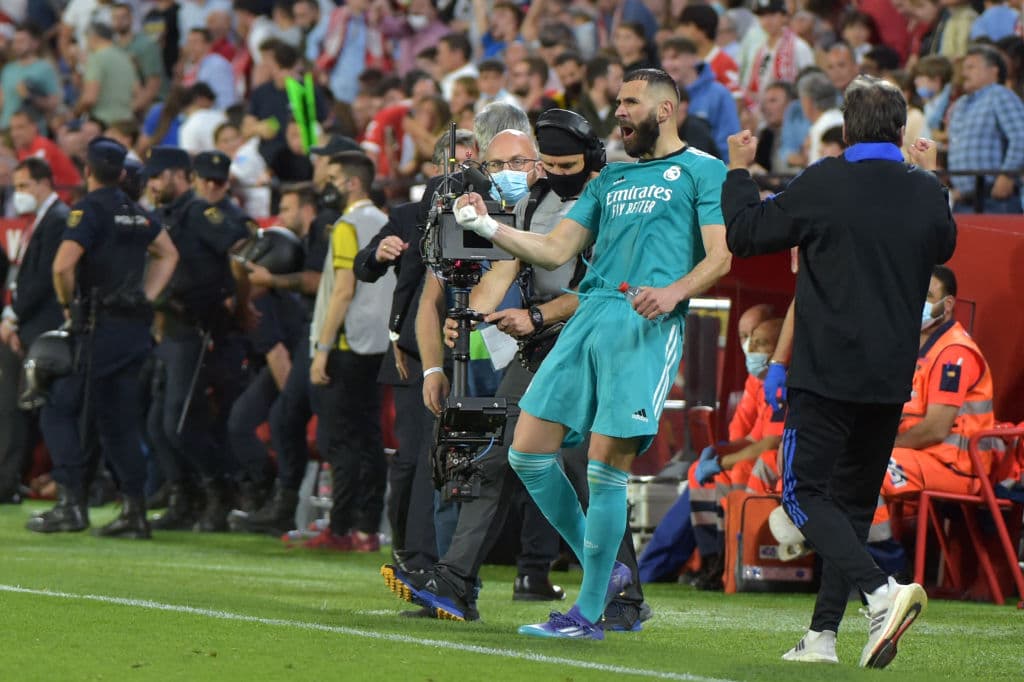 Real Madrid logró un nueva remontada y venció por 2-3 al Sevilla, que tuvo a Jesús ‘Tecatito’ Corona durante 60 minutos, y dejó encaminado el título de LaLiga de España.