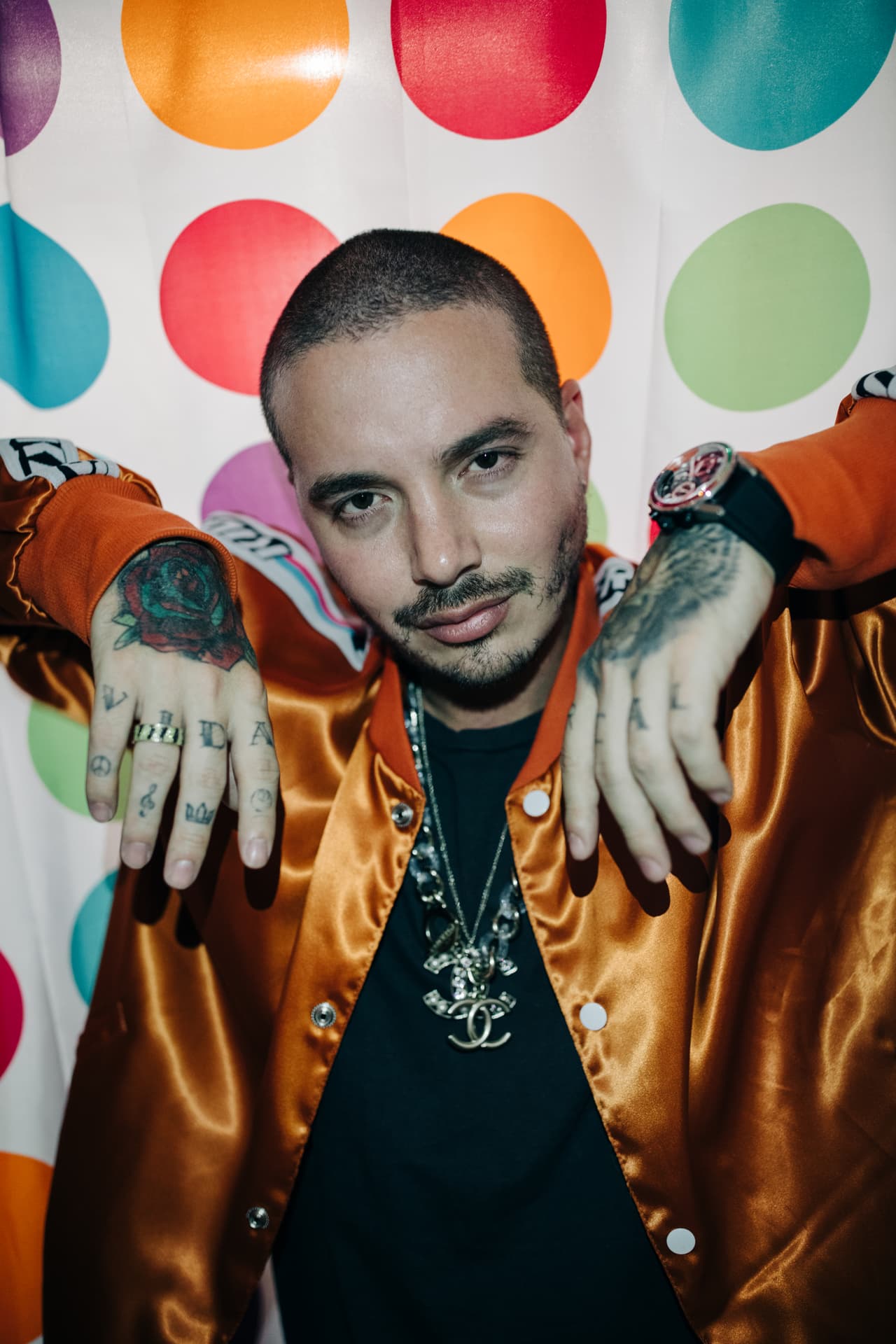 J Balvin. Ha estado unas cuatro veces en Premio Lo Nuestro. Uno de los representantes más importantes del reggaetón.