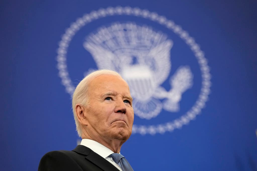 Biden se despide con la promesa incumplida de dejar en el olvido a Trump