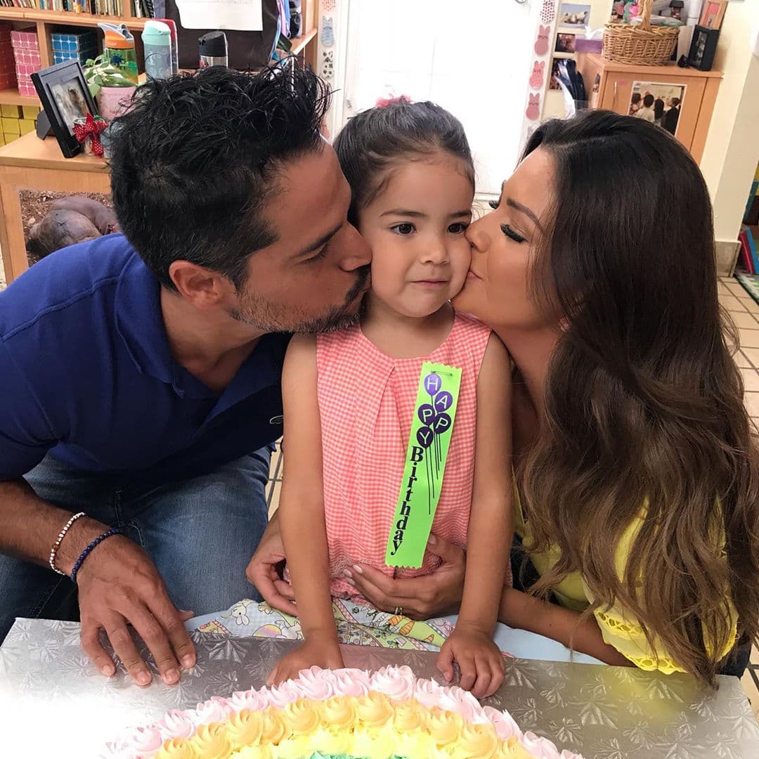 En este año de preescolar también celebraron el cumpleaños número 4 de Giulietta. Sus maestras y compañeros disfrutaron junto con la cumpleañera y sus papás la rica torta que llevaron al salón de clases.
<br>