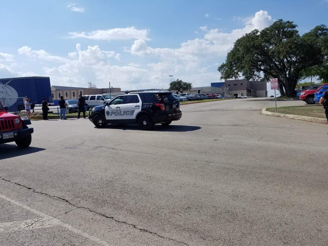 New Braunfels ISD informó sobre el cierre de la escuela por medio de sus cuentas de redes sociales.