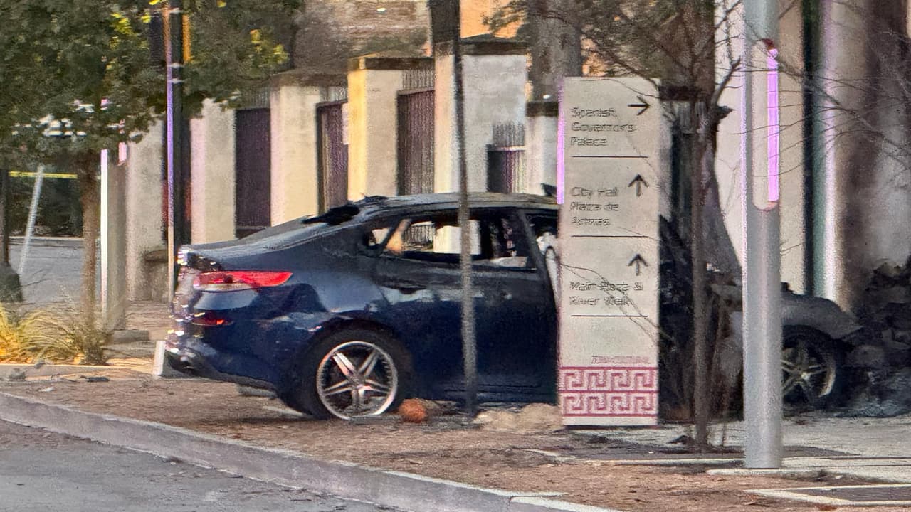 Policías balean a vehículo supuestamente robado tras una persecución en el Downtown: hay un muerto