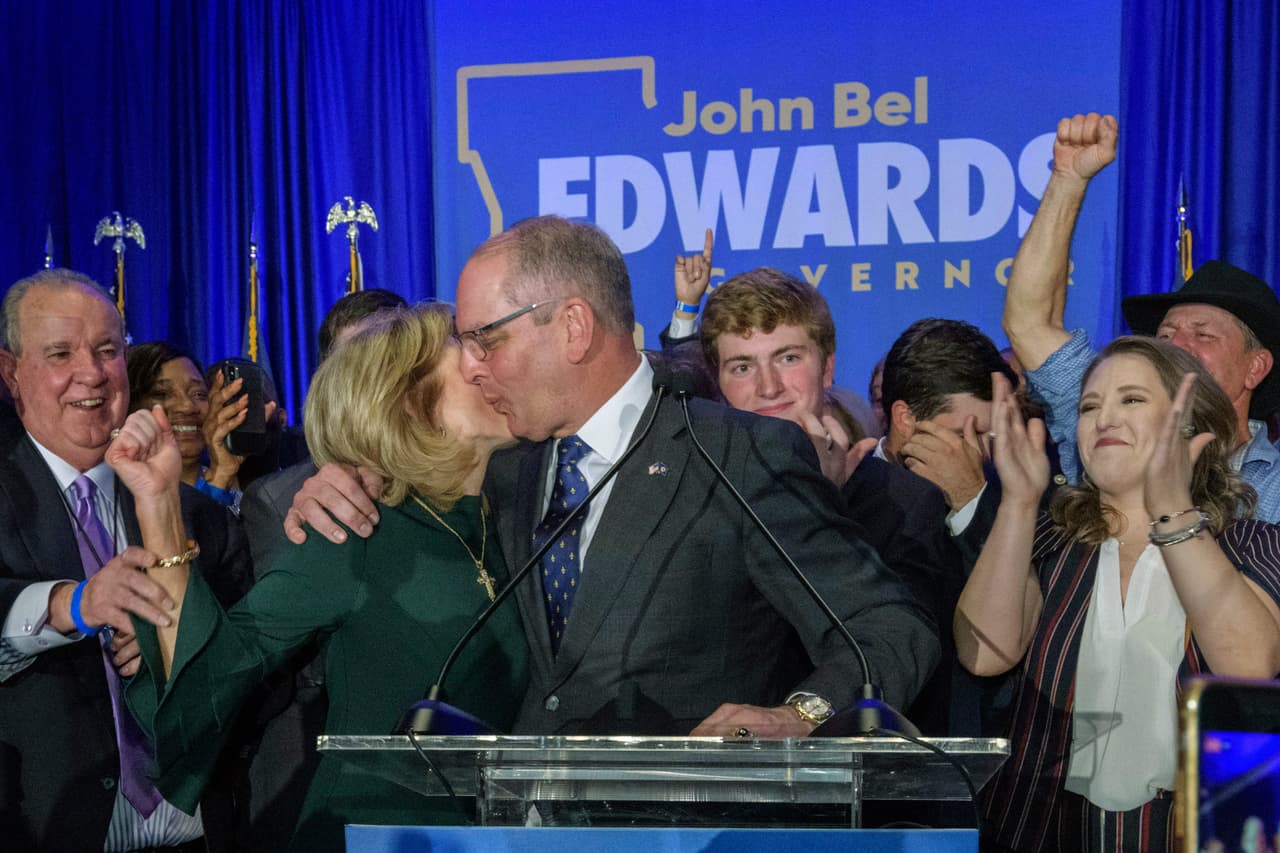 El gobernador de Louisiana, John Bel Edwards, fue reelegido para un segundo mandato con aproximadamente el 51% de los votos.
