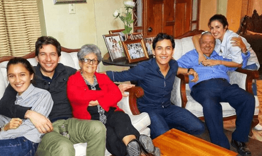 "Con ellos y por ellos... TODO", esta Navidad nuestra Maity Interiano disfrutó de los abuelos.