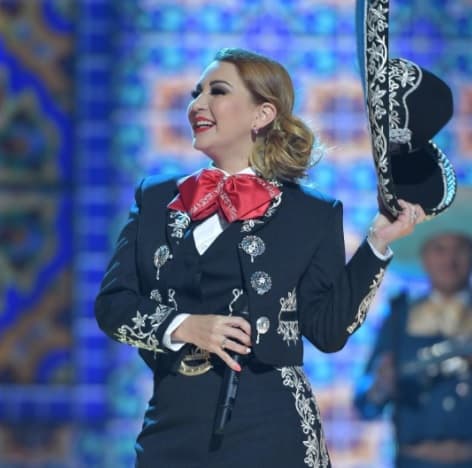 <b><a href="https://www.univision.com/Temas/alicia-villarreal" target="_blank">Alicia Villarreal</a></b>
<a href="https://www.univision.com/Temas/alicia-villarreal" target="_blank"> </a>sigue firme en mostrar su vida a través de una bioserie en la que, dice, contará todo. 
<br>