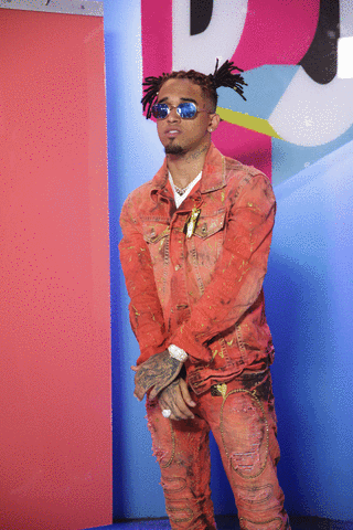 El cantante de trap de origen puertorriqueño Bryant Myers impactó con atractivo look llenó de color.