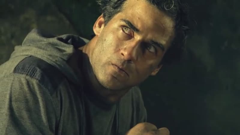 Al ser hallado, Tiago rechazó su ayuda pues para él es un total desconocido.