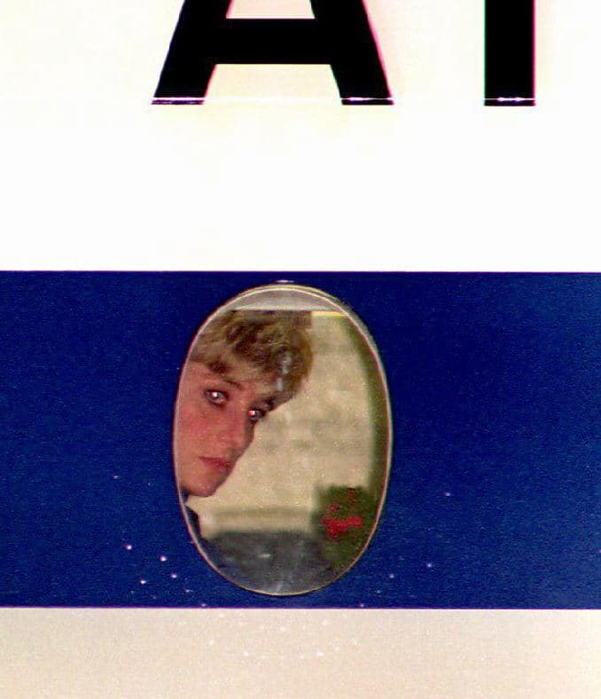 El perder su título nobiliario la distanció de la familia.