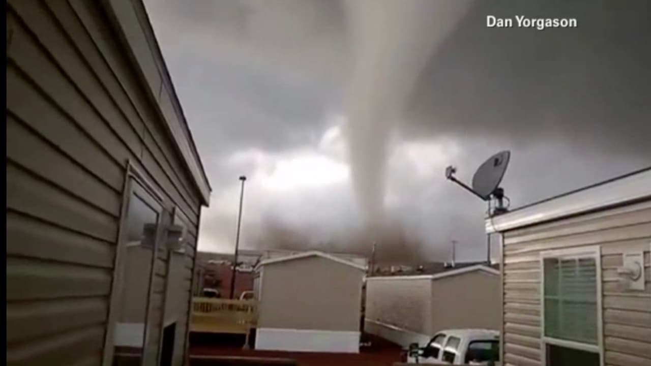 Hoy en día, la tecnología tiene una ventaja sobre las sirenas porque tienen la capacidad de advertir sobre tornados y otras situaciones que amenazan la vida, como inundaciones repentinas, mediante el envío de alertas a los teléfonos celulares, de manera muy similar a las Alertas Amber.