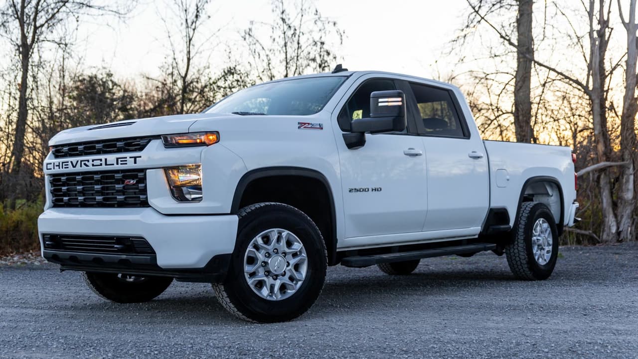 <h3 class="cms-H3-H3">¿Y qué tan comunes son estos robos en Texas? </h3>
<br>Solo en 2023, 
<b>más de 77,000 vehículos fueron robados en Texas</b>, según la NICB. Entre 
<b><a href="https://www.univision.com/local/dallas-kuvn/estos-modelos-de-autos-estan-en-la-mira-de-los-ladrones-en-el-norte-de-texas-como-evitar-ser-la-proxima-victima-fotos" target="_blank">las ciudades con más reportes están Houston, Dallas, San Antonio y Fort Worth</a></b>. Además, el modelo más robado en Texas fue el Chevrolet Silverado, seguido por Ford F-Series y Honda Accord. Muchos de estos modelos 
<b>cuentan con tecnología de entrada sin llave</b>, especialmente en versiones recientes.