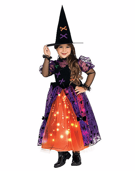 Para las que quieren su disfraz de brujas, esta versión con luces es ideal (Spirithalloween.com)