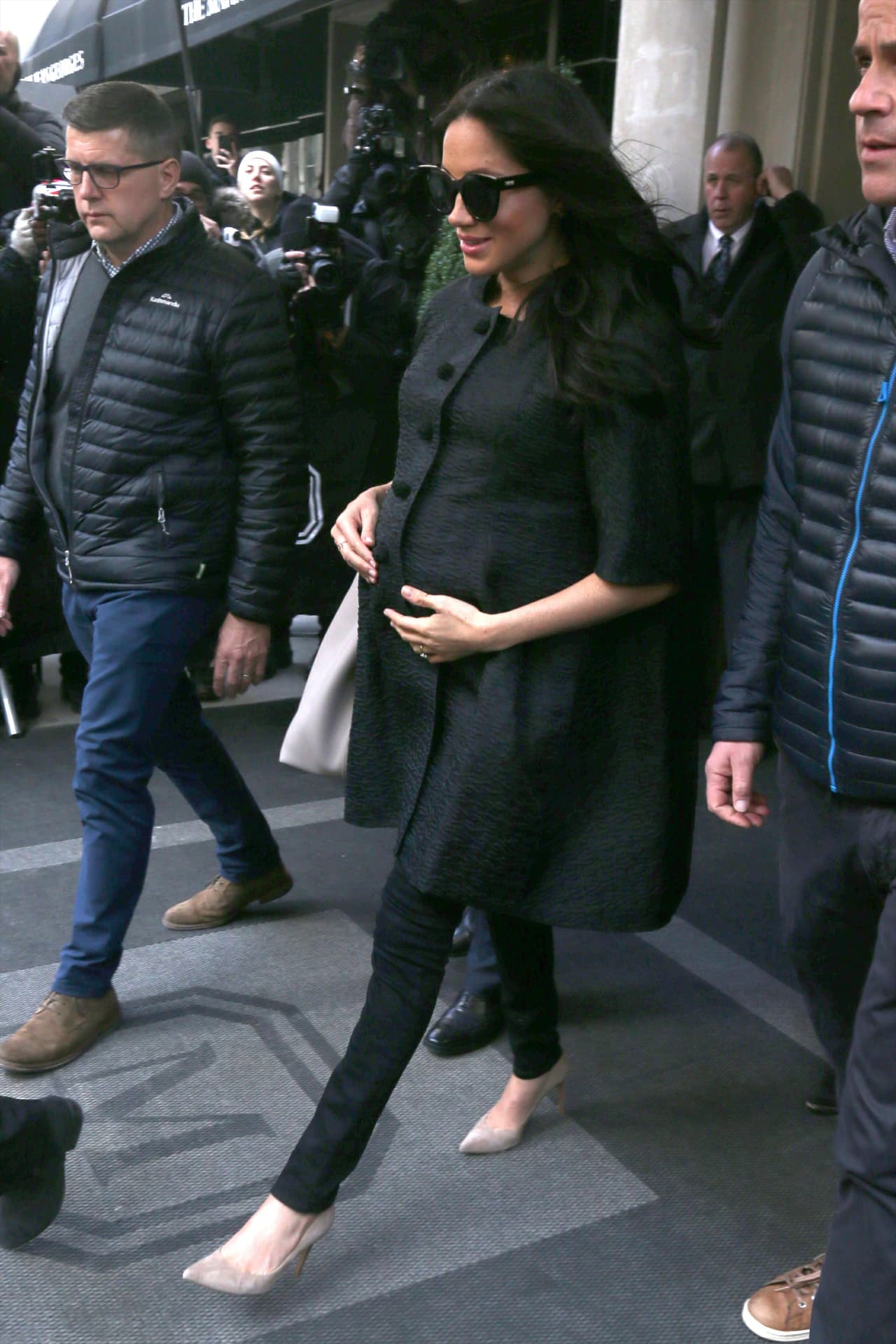 <b>6 de mayo 2019</b>
<br>
<b><a href="https://www.univision.com/famosos/es-un-nino-meghan-markle-y-el-principe-harry-anuncian-en-instagram-el-nacimiento-de-su-primer-heredero-fotos">Meghan Markle dio a luz</a></b> a un niño rodada de mucha expectativa mediática. El príncipe Harry confirmó que el bebé estaba bien y en su cuenta de Instagram, los duques de Sussex anunciaron que el pequeño había pesado 7 libras y 3 onzas (3.2 kilogramos). Aún no han publicado una foto del bebé.