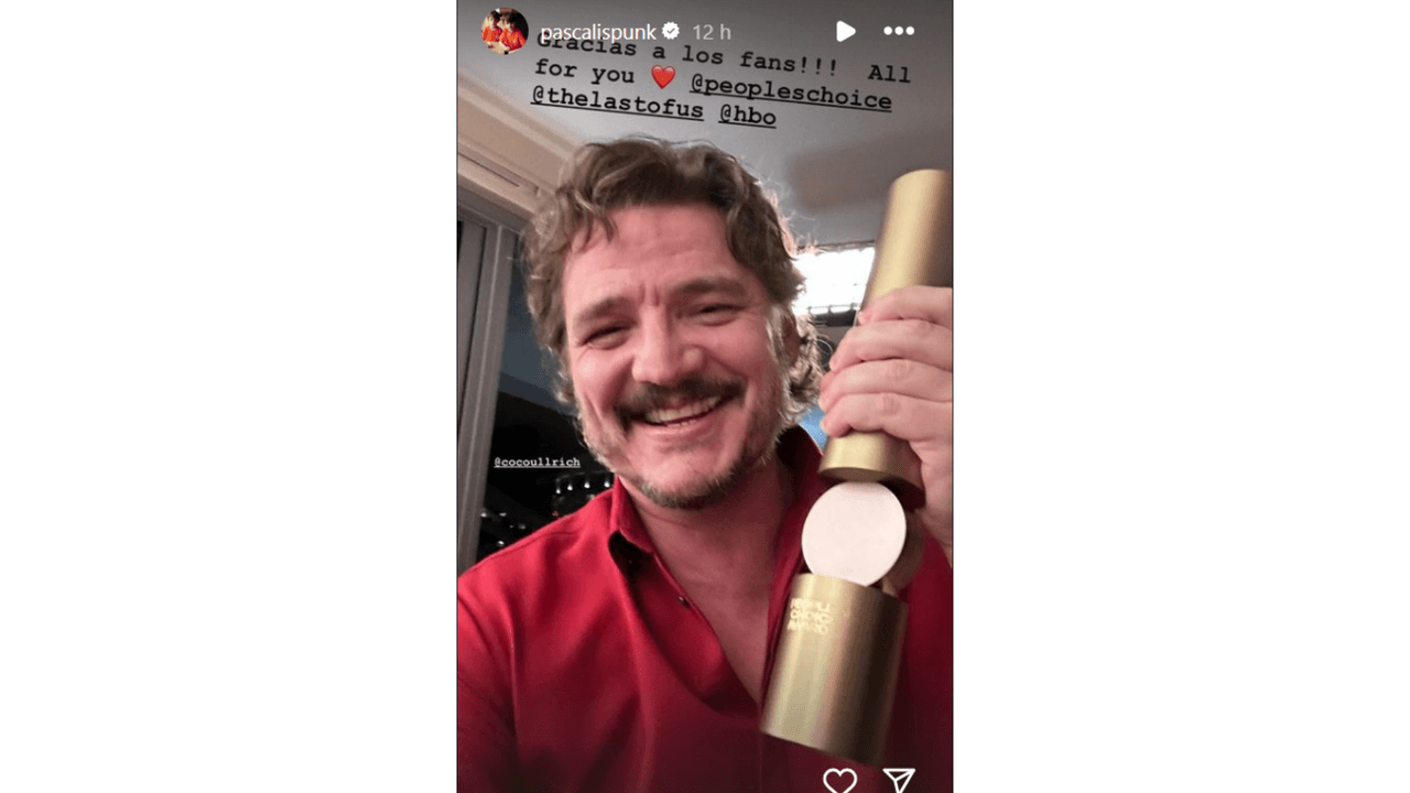 Así agradeció Pedro Pascal su premio People's Choice Awards.