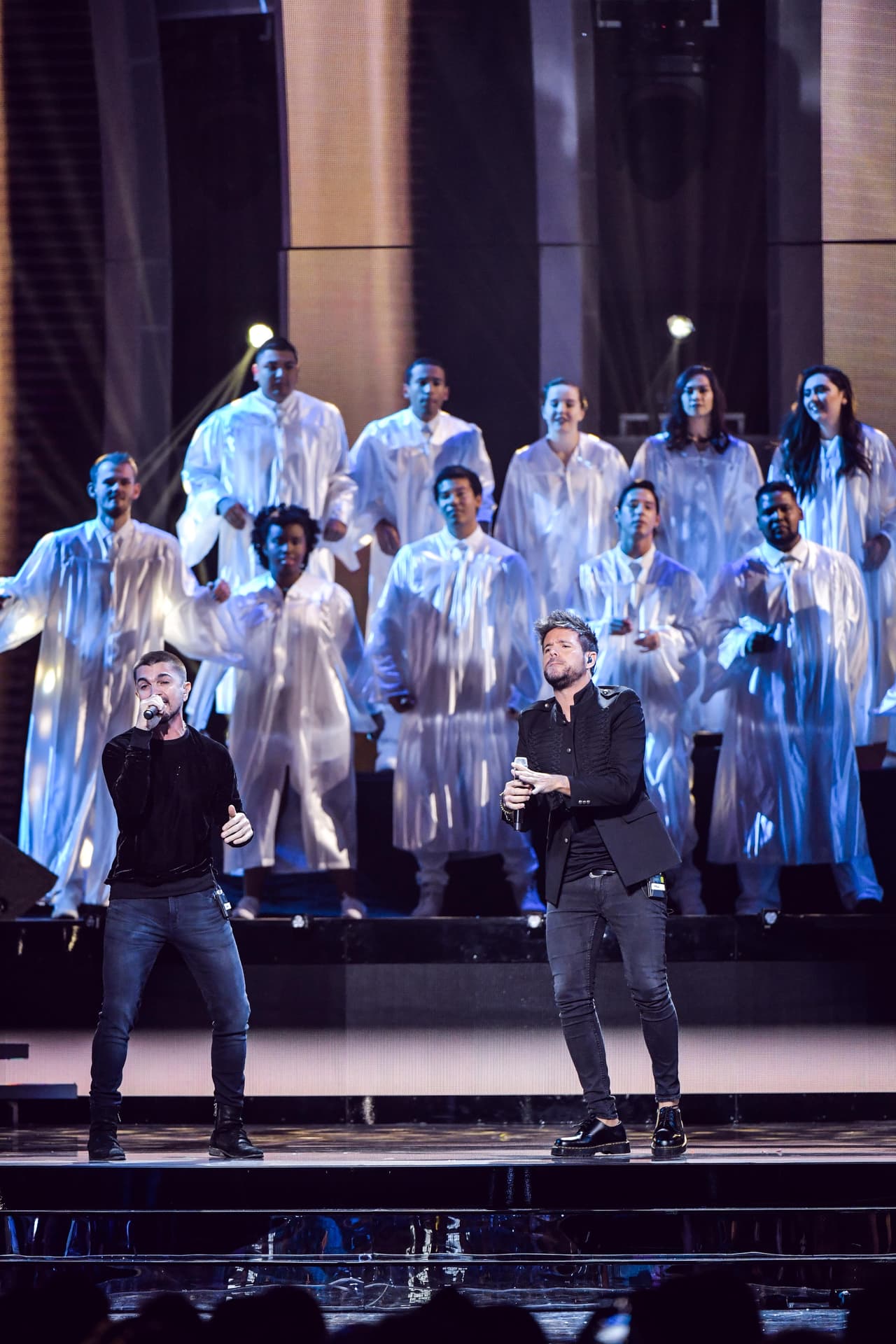 Pablo López y Juanes fueron los encargados de encender el escenario de Latin GRAMMY.