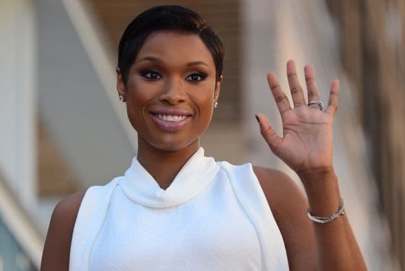 Además de eso, tiene una fundación llamada Julian D. King Foundation, la cual ayuda a jóvenes problema a ser un ejemplo para sus comunidades.