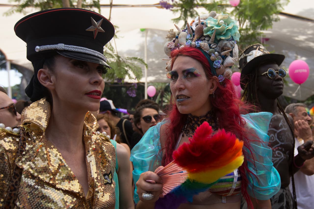 Turistas y ciudadanos también participaron ene l desfile de orgullo Gay organizado en la ciudad de Tel Aviv.