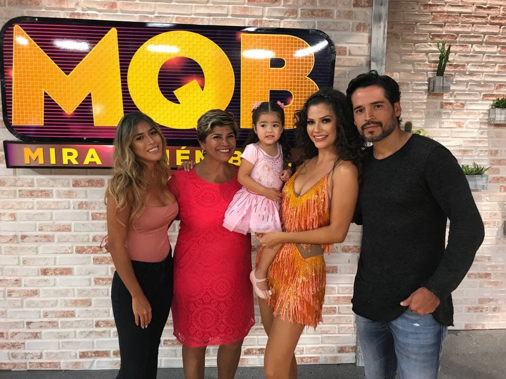 Su cuñada y su suegra también andaban por ahí, para aplaudir su actuación.