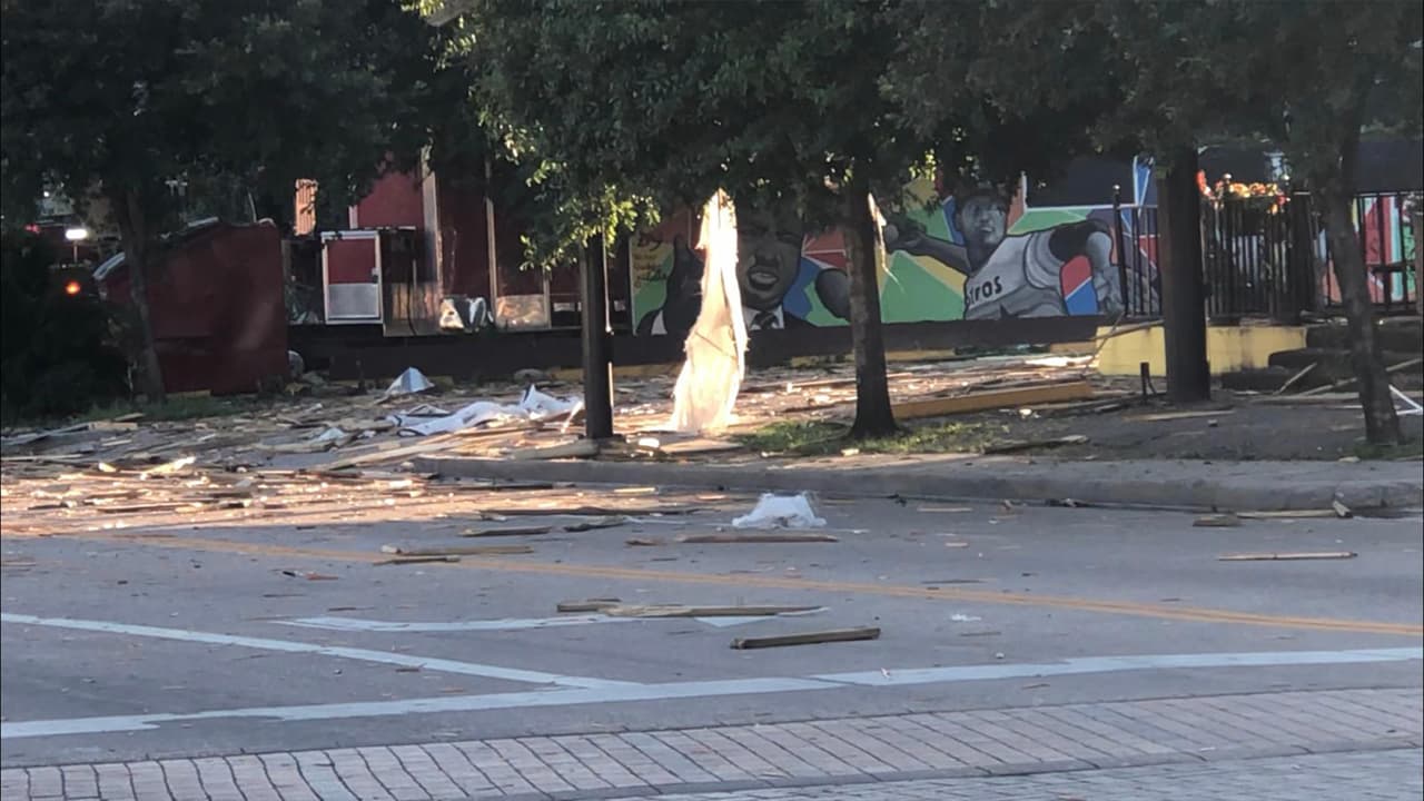 Hasta el momento no se reportan heridos y se investiga la causa de la explosión.