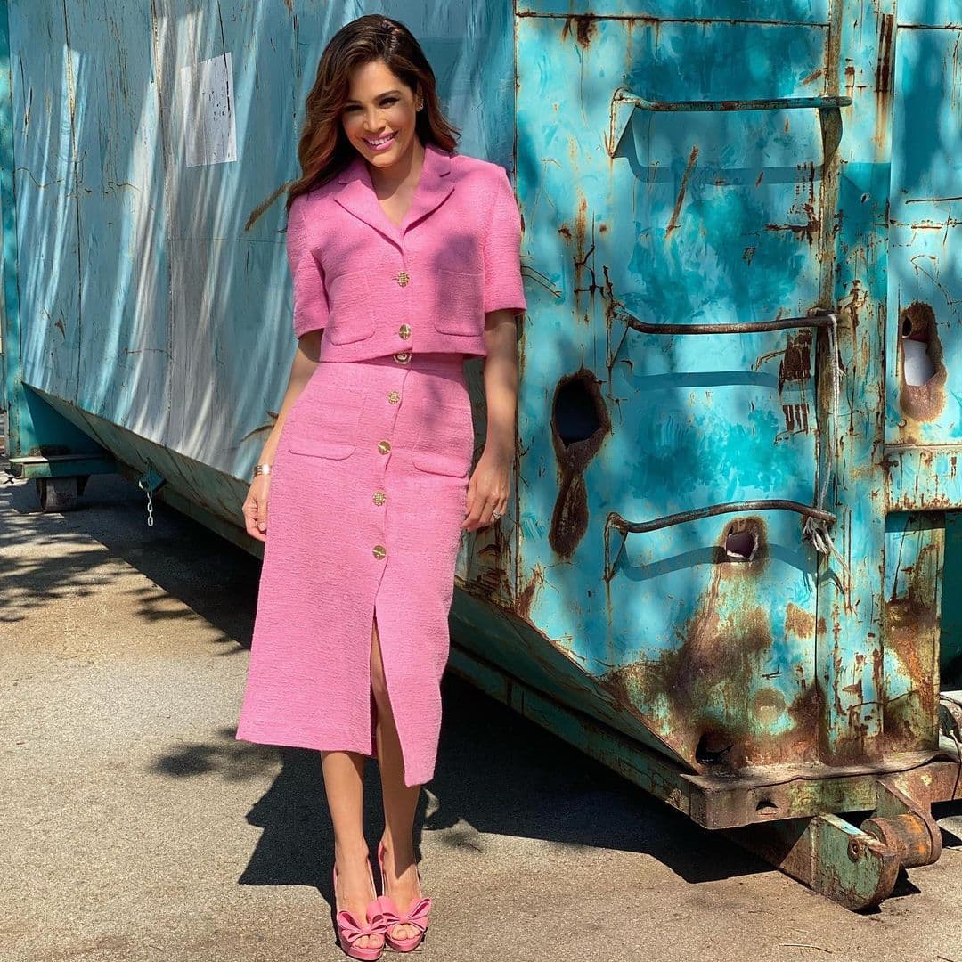 Rosa, menta, celeste y lavanda, en todos estos colores la hemos visto posar para sus fotos de Instagram.