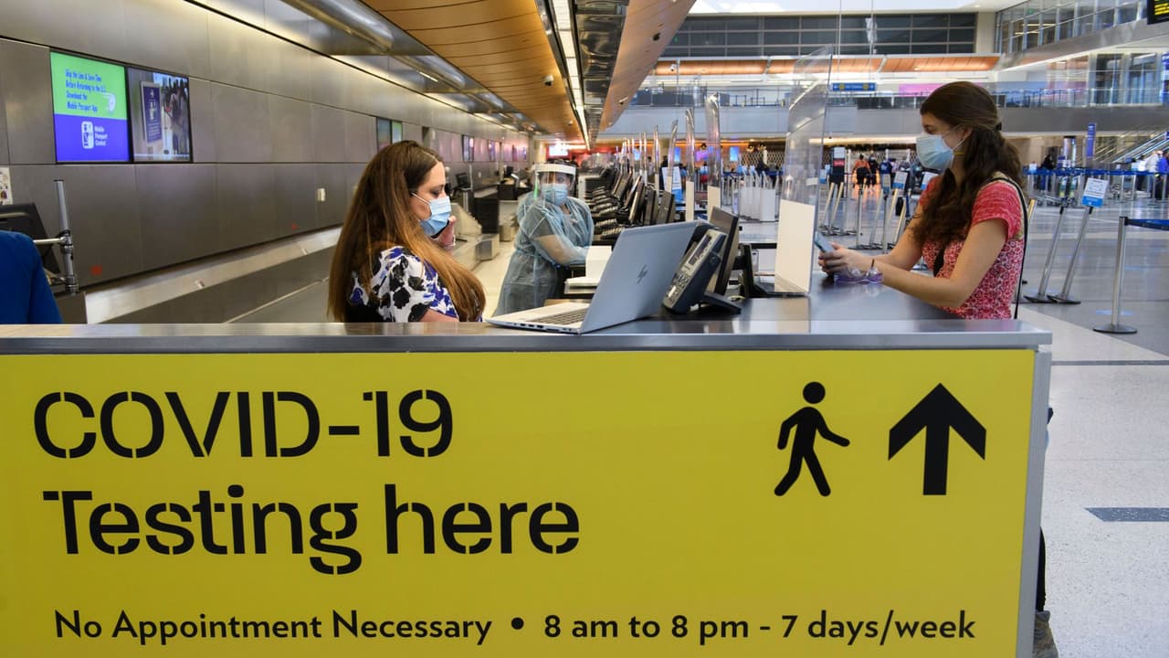 La orden también implica restricciones de viajes y modifica las cuarentenas.