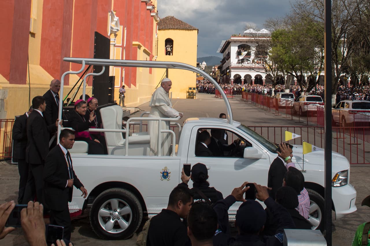 El Papa Francisco advierte sobre "ideas que debilitan el entorno familiar"