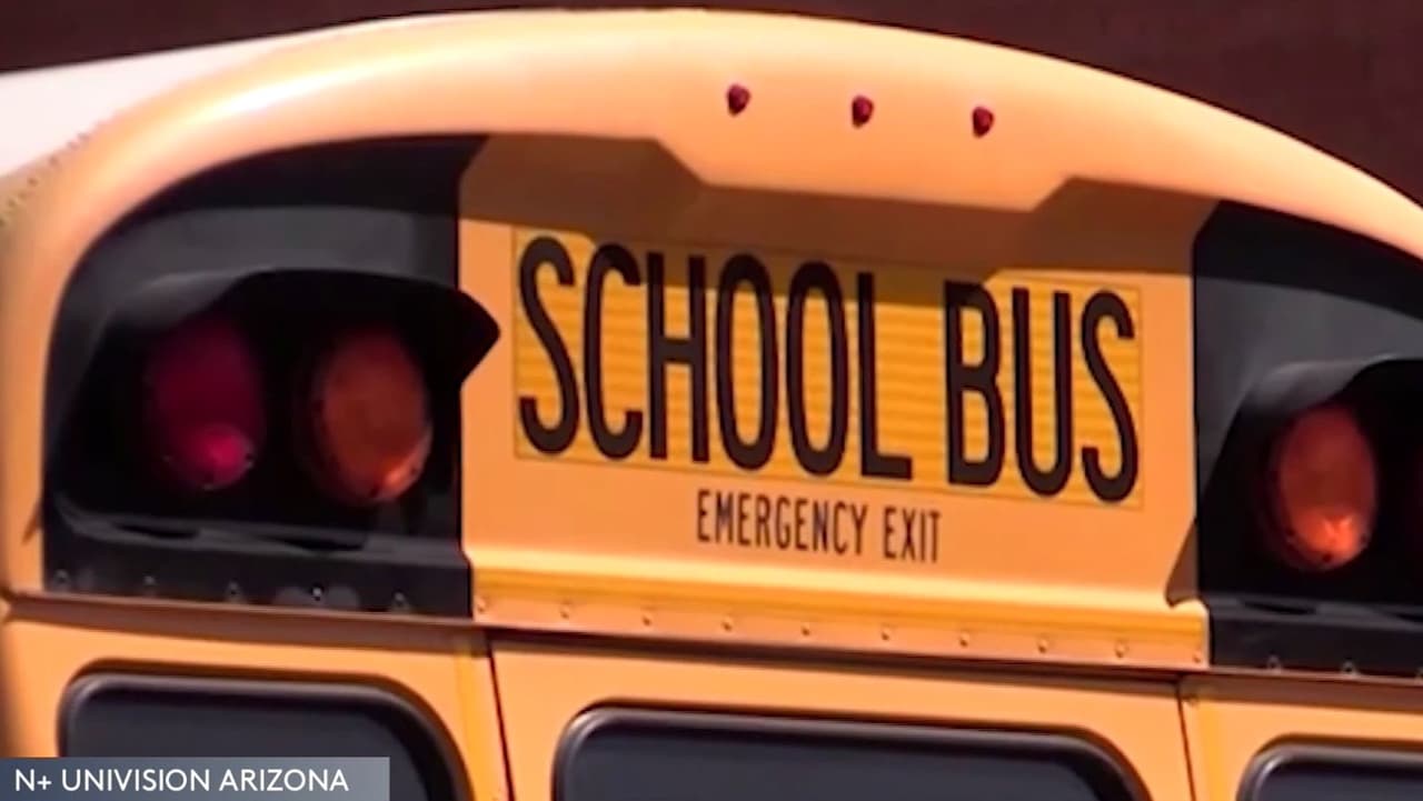 Arrestan a dos estudiantes con armas en escuela de Tucson; investigan amenazas en Arizona