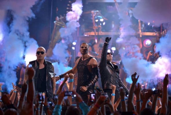 Los cantantes interpretaron el tema 'Baddest Girl in Town'.