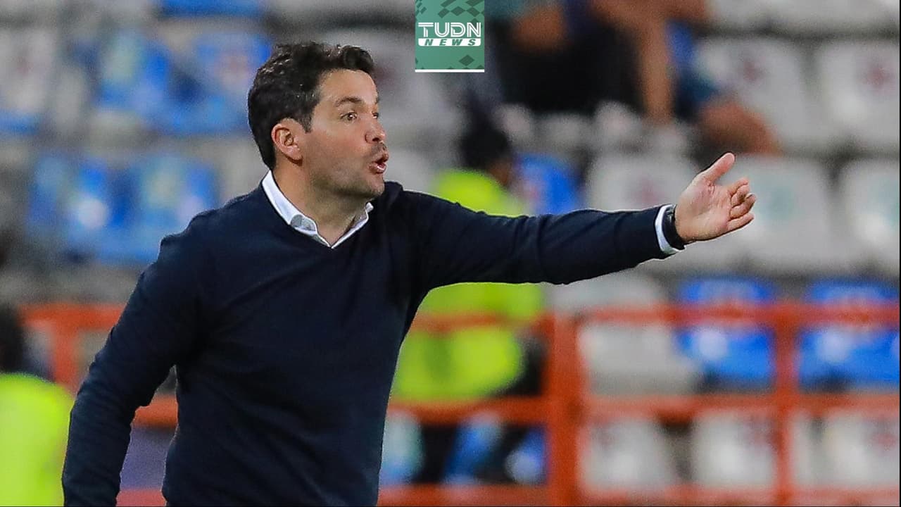 Nicolas Larcamón tunde al arbitraje; Guillermo Almada, a muerte con los silbantes