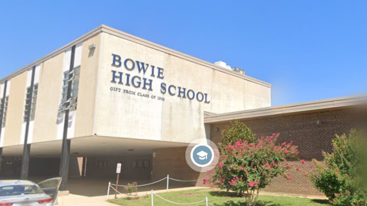 Arrestan a hombre acusado de apuñalar a un estudiante a la salida de Bowie High School