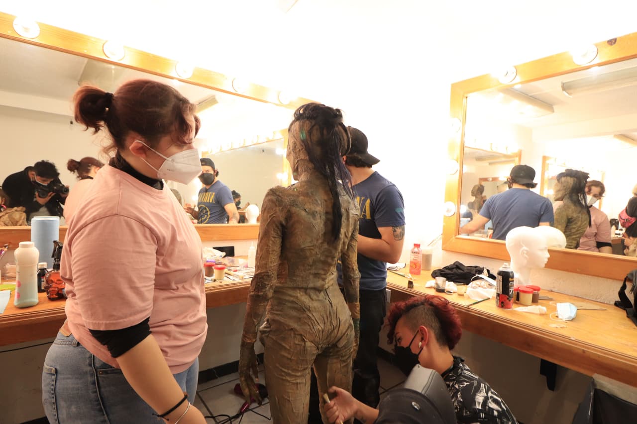 El trabajo de maquillaje para esta serie fue espectacular y se logró un realismo impresionante.