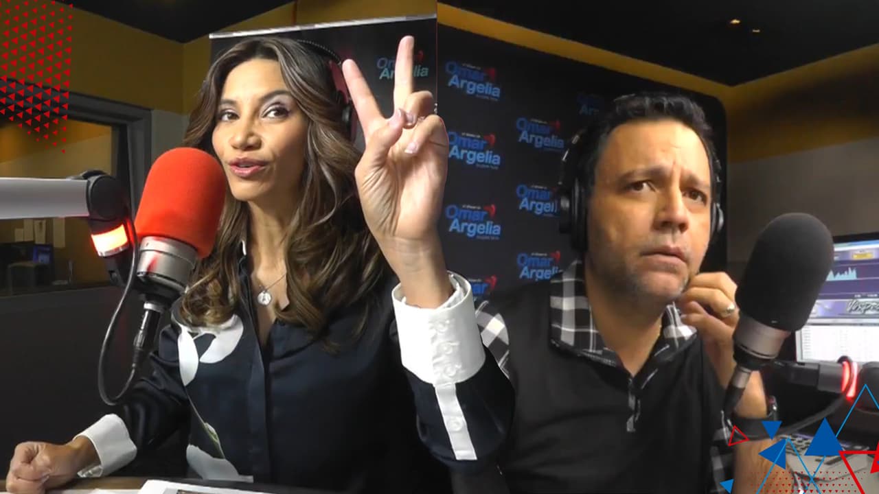 Argelia le reclamó a Omar por no poner dinero en el frasco de los enojos y el locutor piensa pagar por adelantado