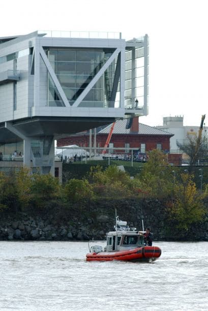 2. Arkansas Por abajo del umbral de pobreza en 2009: 18.8 por ciento. Por abajo del umbral de pobreza en 2008: 17.3 por ciento. Residentes cuyos ingresos cayeron por debajo del umbral de pobreza entre 2008 y 2009: 46,257.