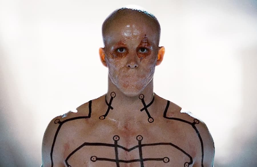 Esta cinta fue el debut de Ryan Reynolds como Deadpool en el cine, pero de una forma un tanto extraña: sin el famoso traje rojo y con la boca cosida, para que no pueda decir ni una sola palabra.