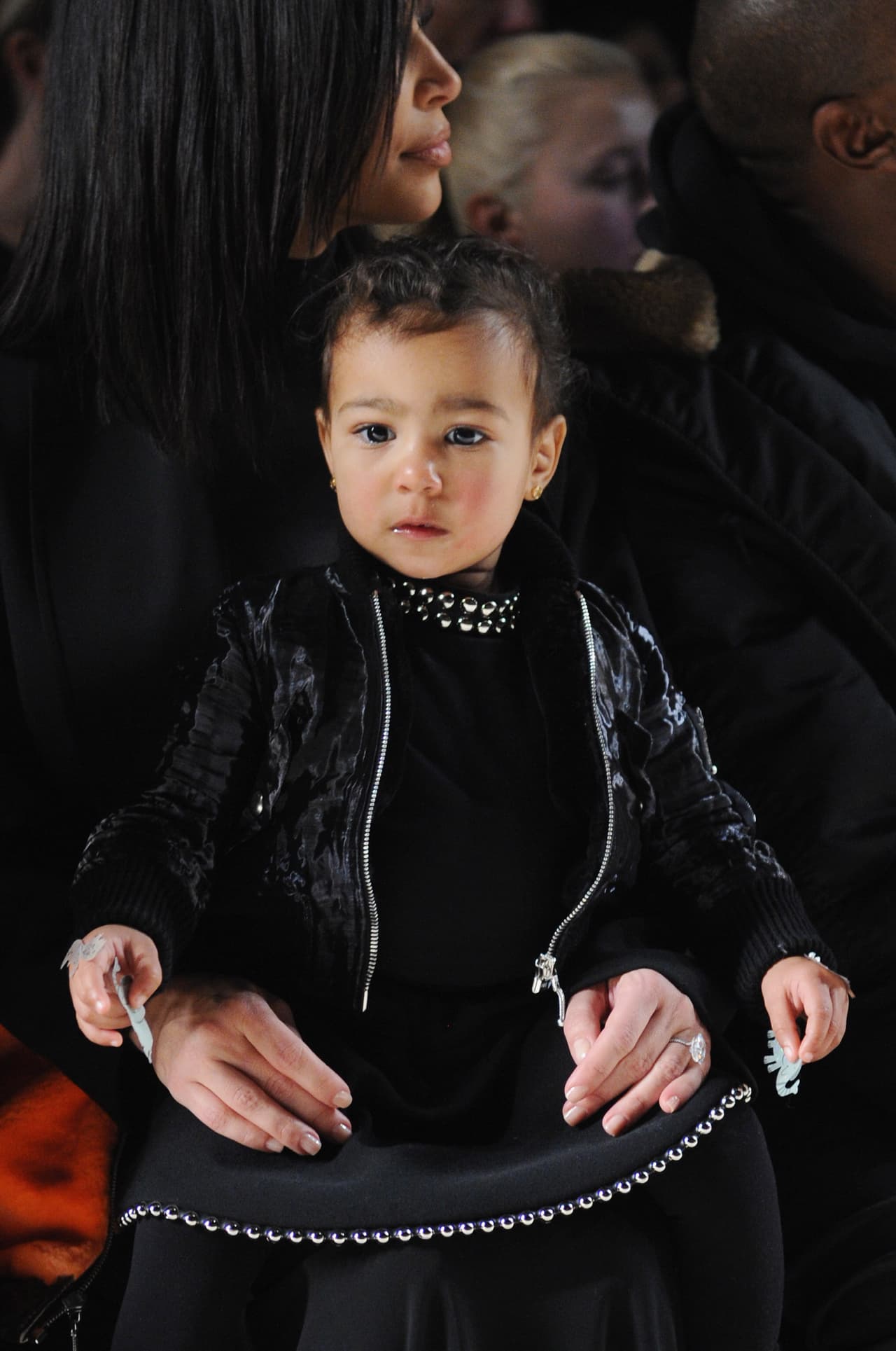 <b>North West,</b> la pequeña hija de 
<b>Kim Kardashian</b> y del rapero 
<b>Kanye West</b>, es una copia del estilo de sus padres.