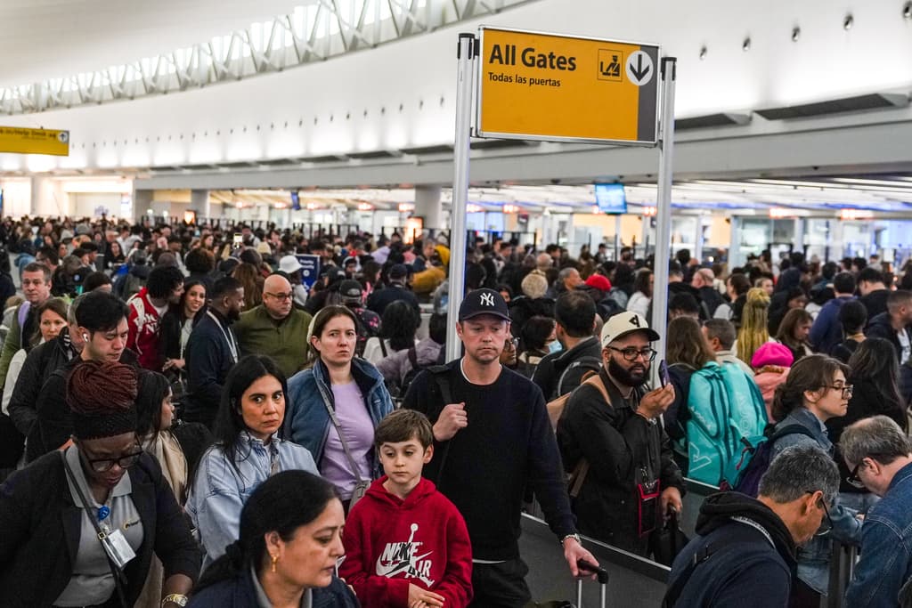 Largas filas de TSA tienen los días contados: ICE llega al aeropuerto JFK de Nueva York