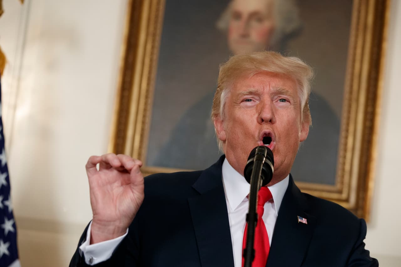 Con dos días de retraso y tras fuertes críticas, Trump condena el racismo, a los supremacistas y al KKK por la violencia en Charlottesville