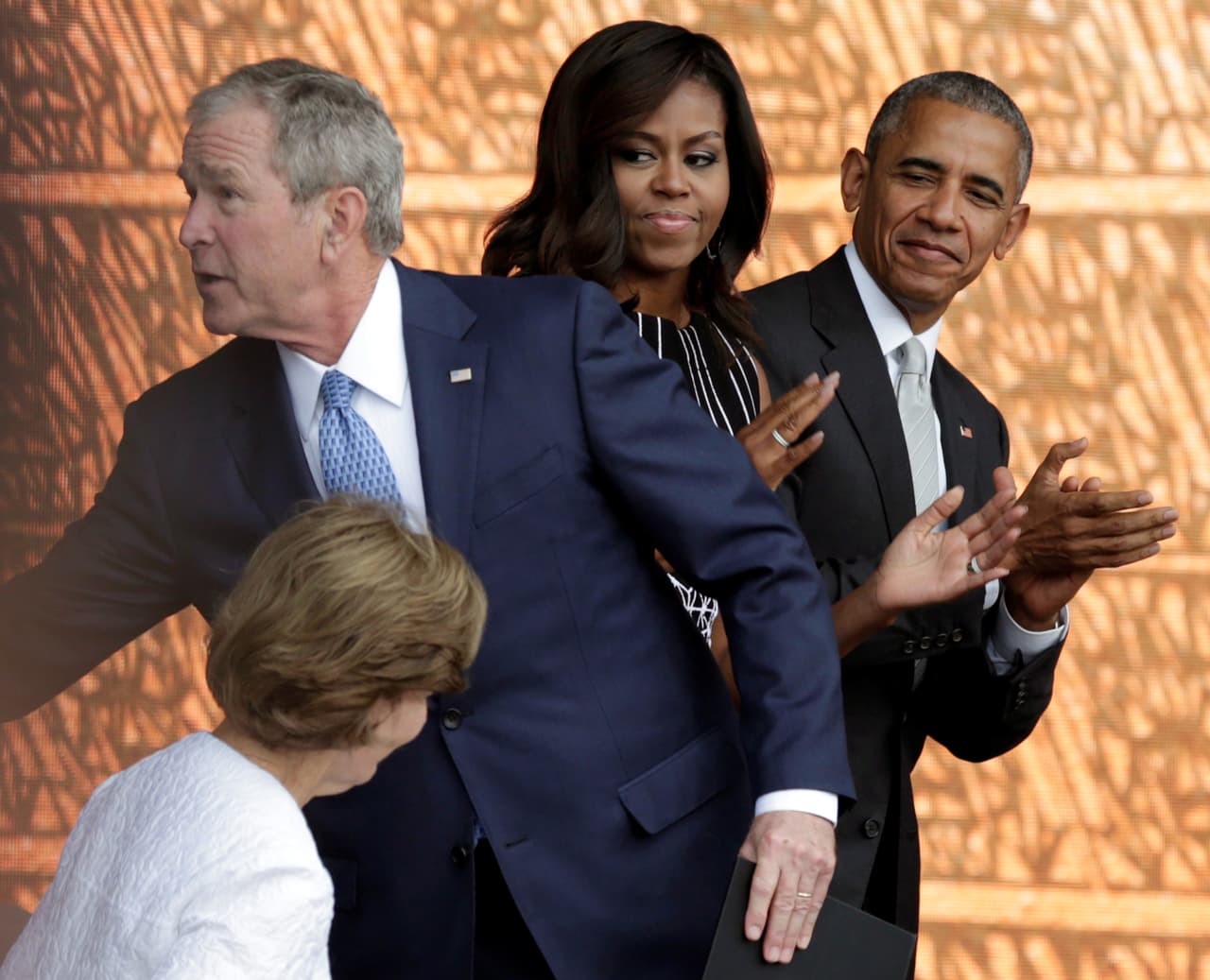 El colosal museo está situado junto al obelisco del Monumento a Washington en la avenida Constitución.