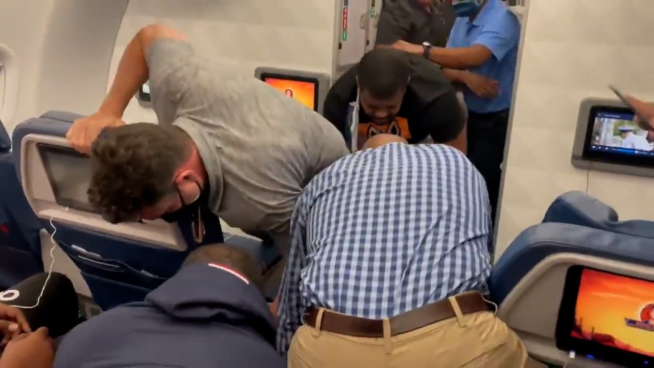 Desvían vuelo de Delta desde LAX hacia Atlanta tras supuesta “amenaza terrorista”