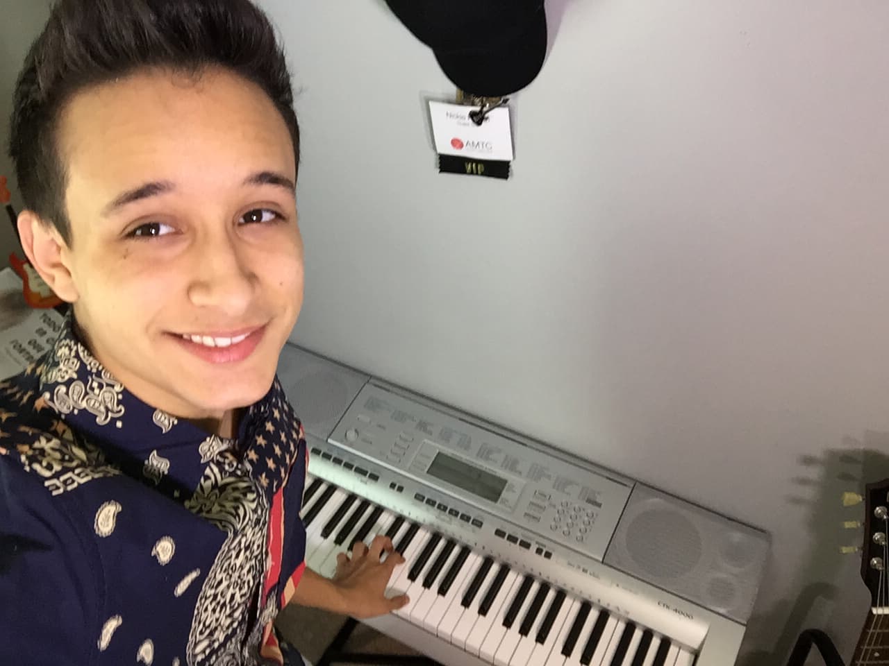 La vida de Nickie está llena de música y se puede apreciar en cada esquina de su casa.