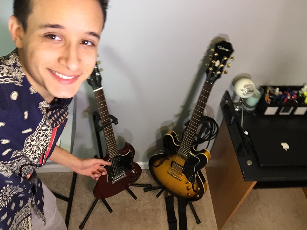 La vida de Nickie está llena de música y se puede apreciar en cada esquina de su casa.