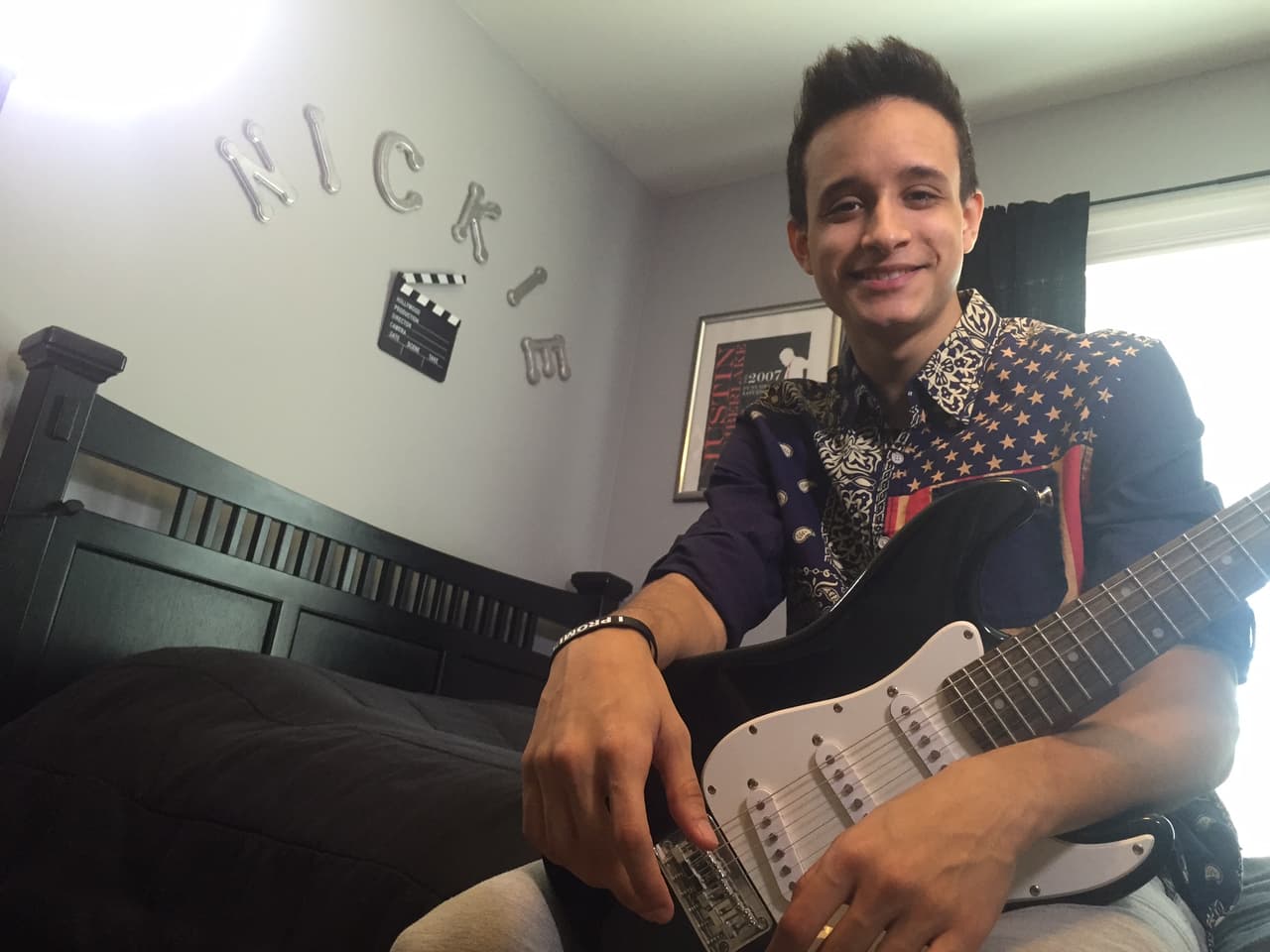 La vida de Nickie está llena de música y se puede apreciar en cada esquina de su casa.