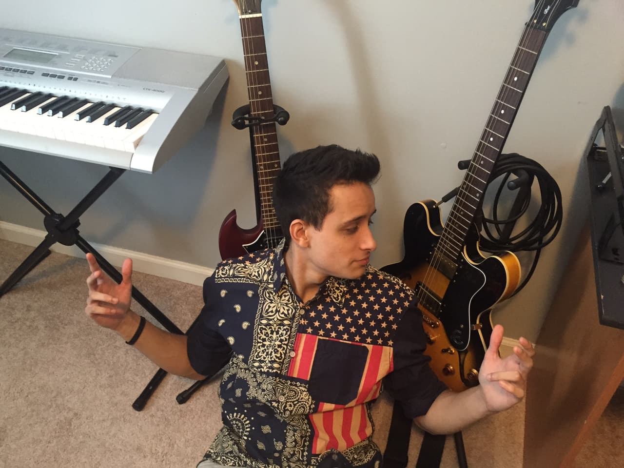 La vida de Nickie está llena de música y se puede apreciar en cada esquina de su casa.