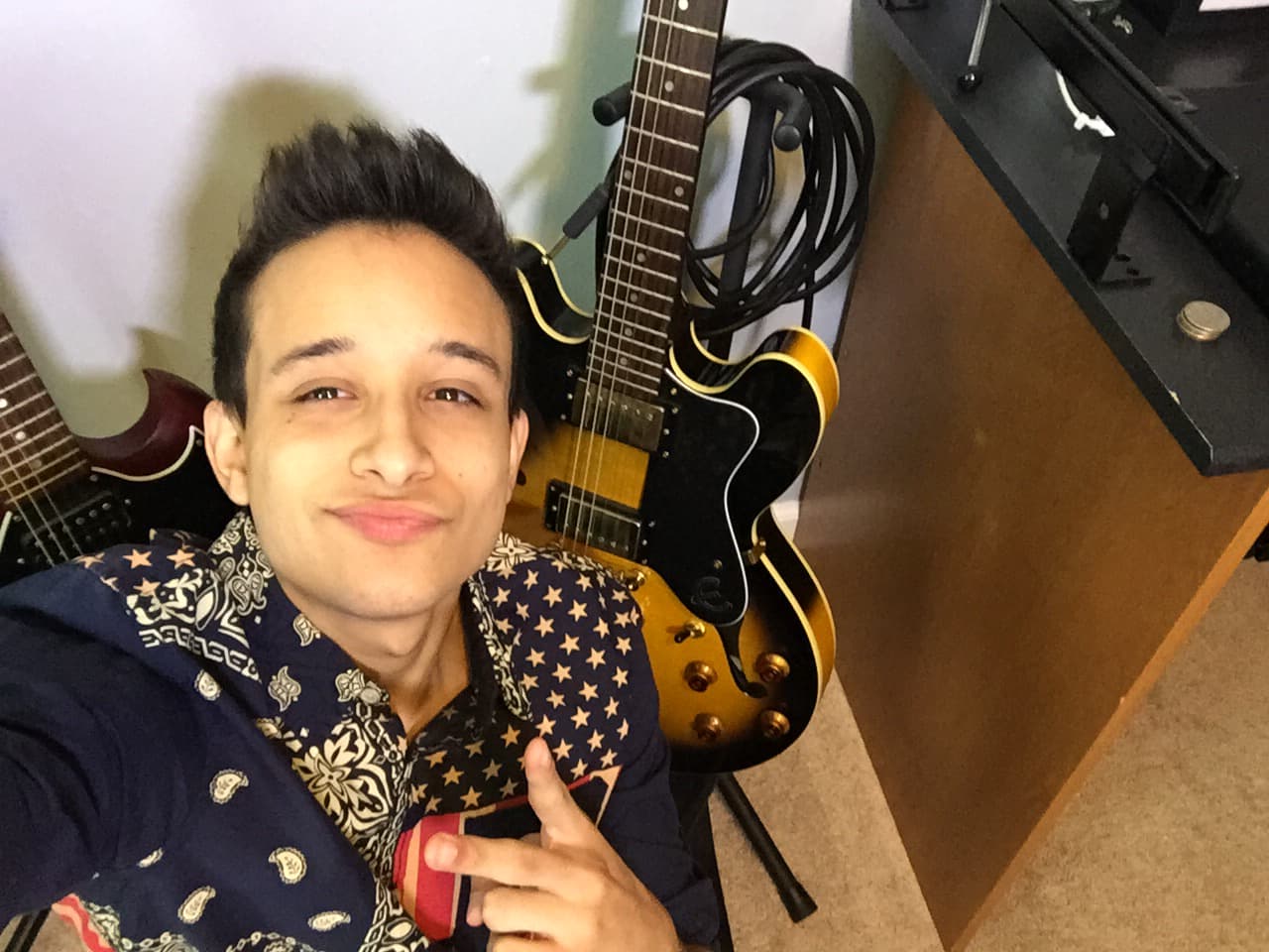 La vida de Nickie está llena de música y se puede apreciar en cada esquina de su casa.